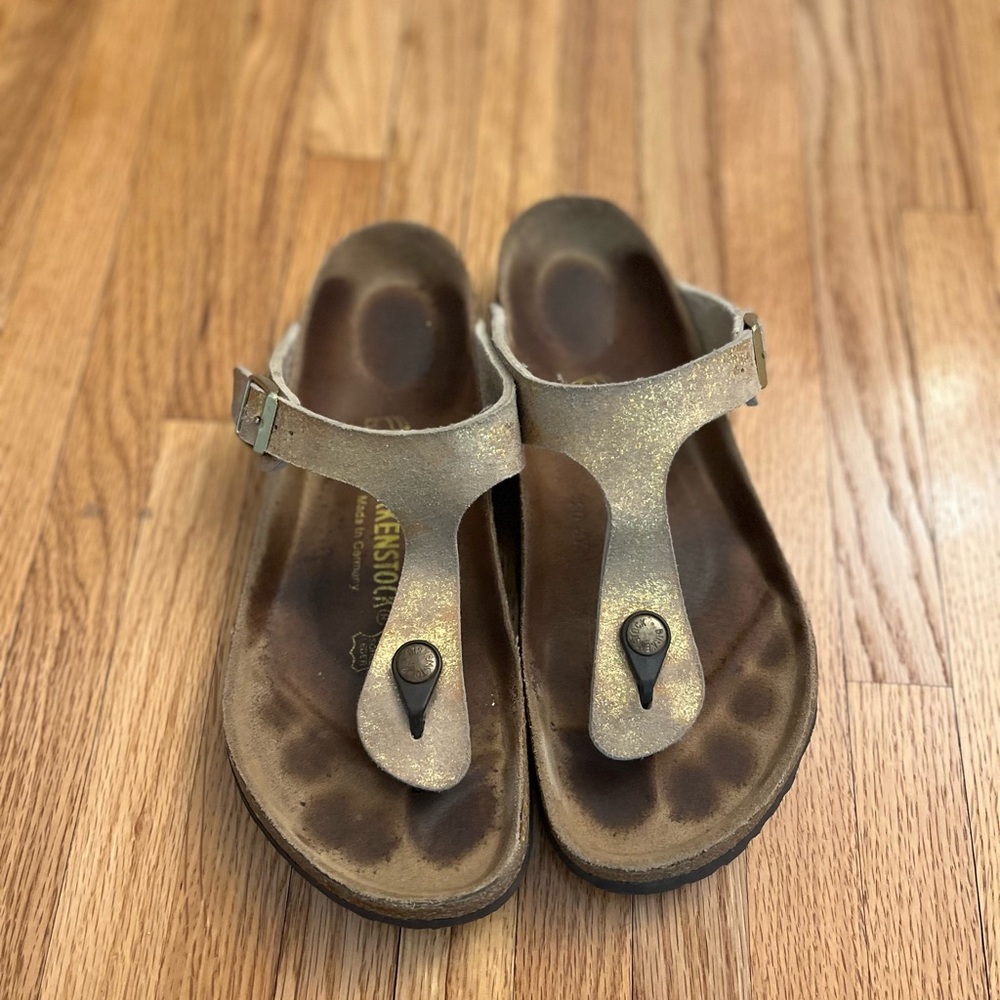 Birkenstock sandals size 39 or 8.5 women’s.